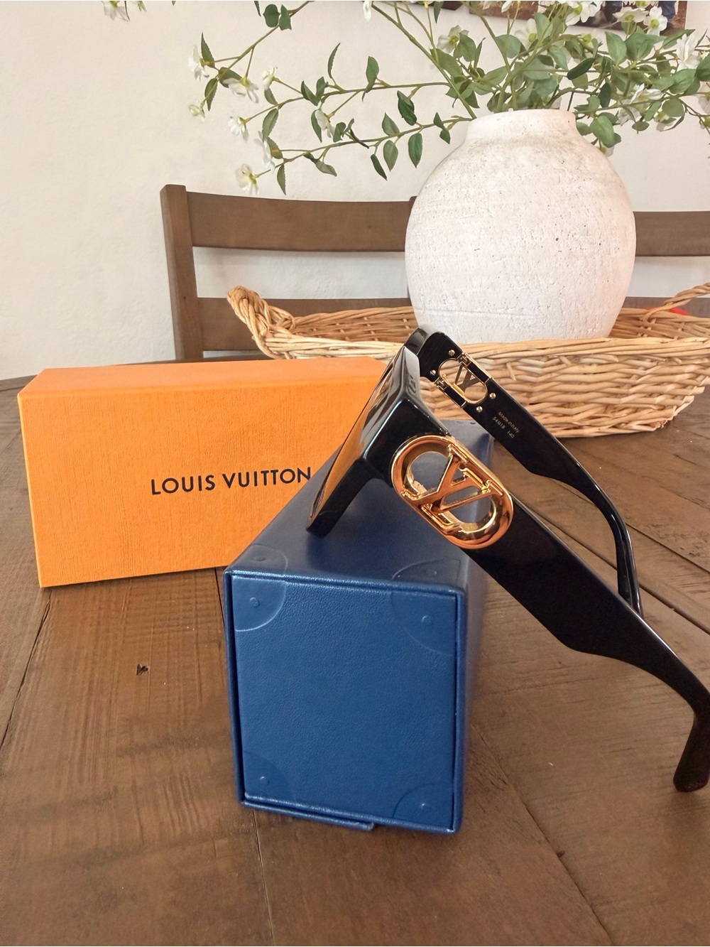 Louis Vuitton Black Sunglasses with Gold LV Emblem - Picture 4 of 6